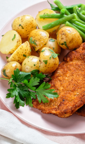Шницель с отварным картофелем